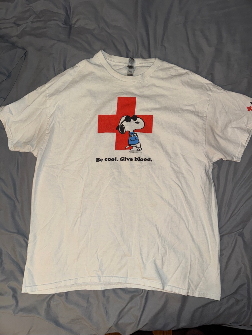 Gildan Joe Peanuts Snoopy American Red Cross tshirt
